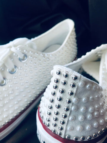 White pearl studs Duo Sneakers